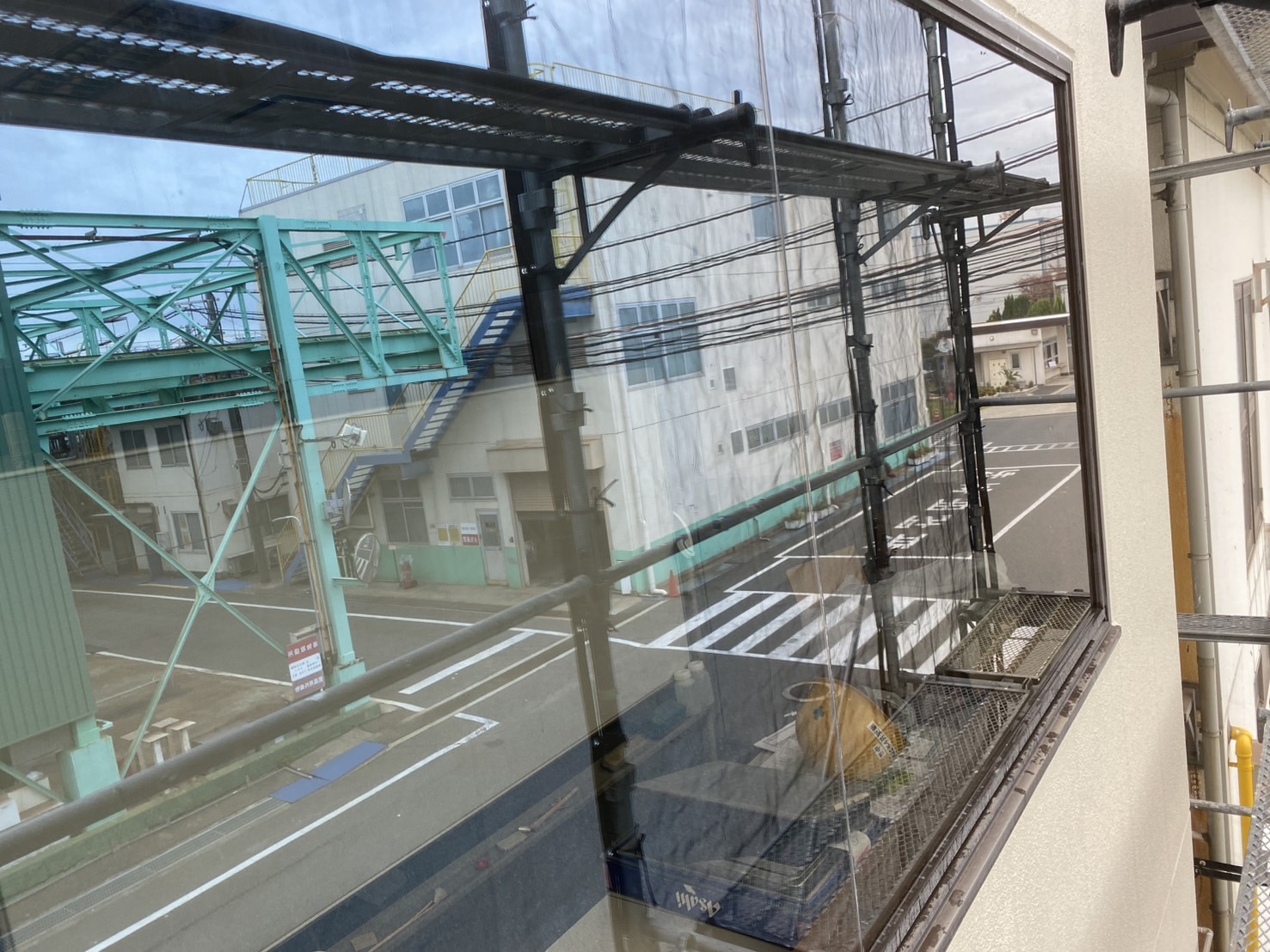 工場事務所 外壁ガラス 酸焼け復元 施工後